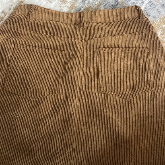 Skirt - Picture 3 of 4